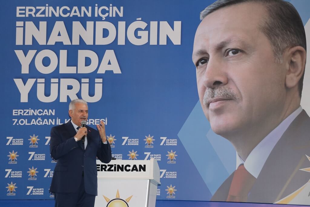 AK Parti İzmir Milletvekili Binali Yıldırım partisinin Erzincan il kongresinde konuştu