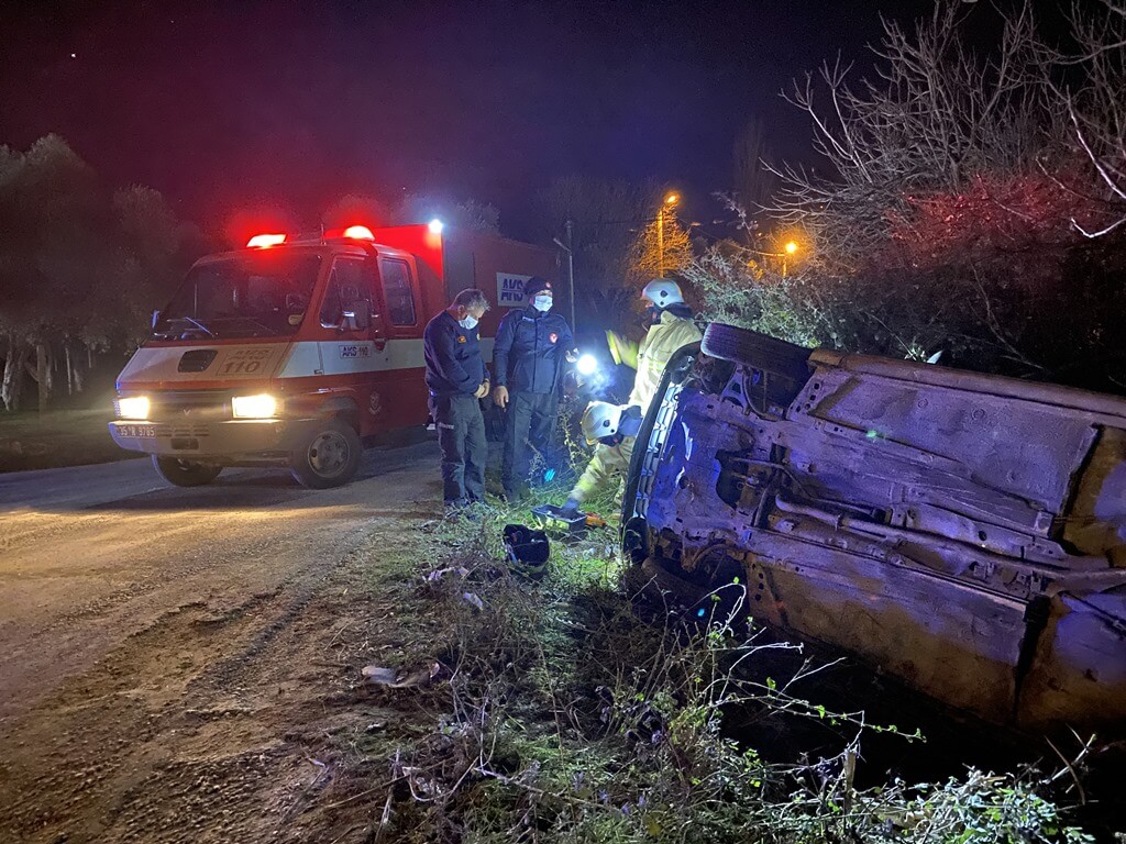 İzmir'de kamyon otomobile çarptı 1 yaralı