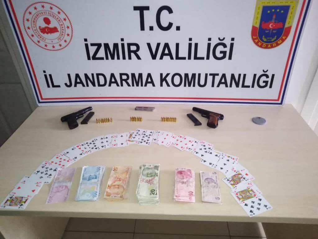 İzmir'de kumar oynayan 44 kişiye 322 bin lira ceza kesildi