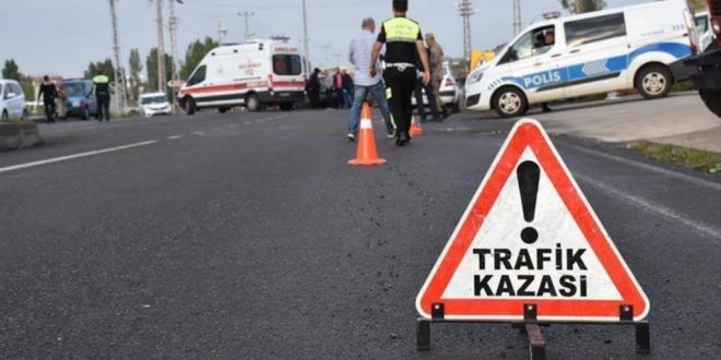 İzmir'deki zincirleme trafik kazasında 7 araçta hasar oluştu