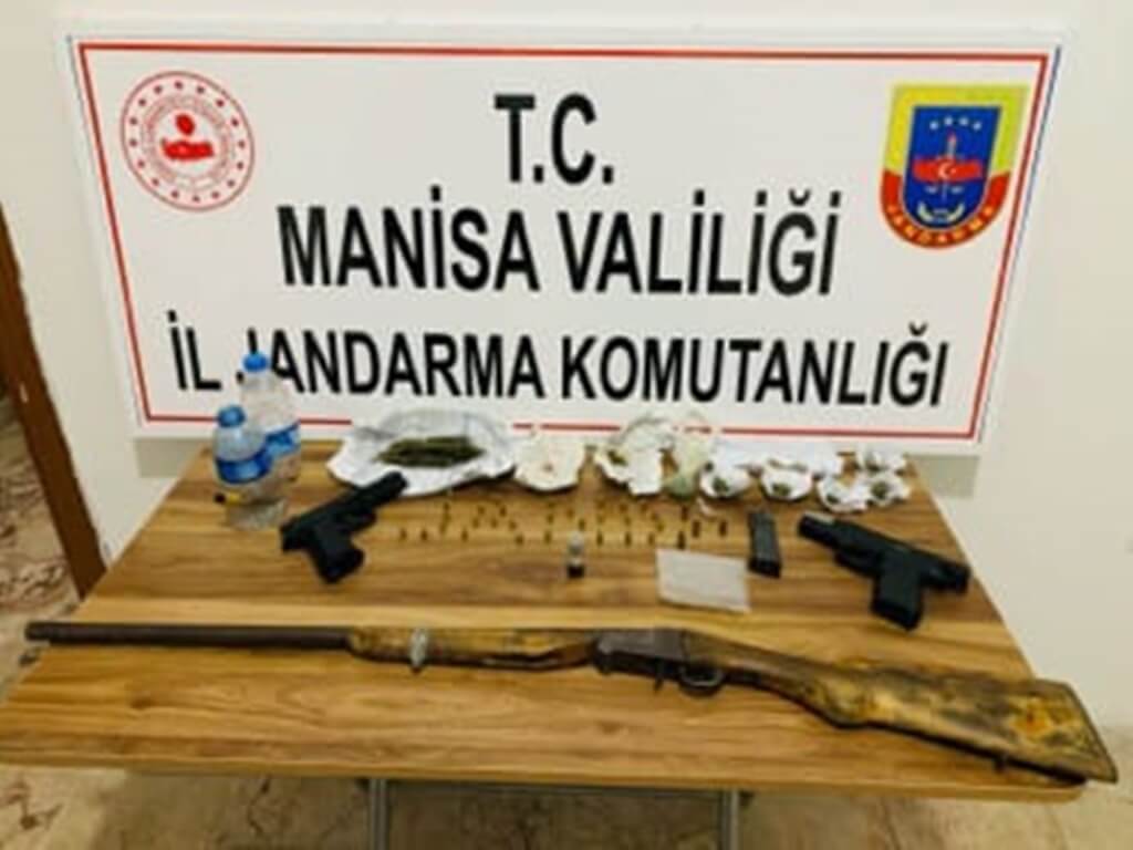 Manisa'daki uyuşturucu operasyonunda 3 kişi yakalandı