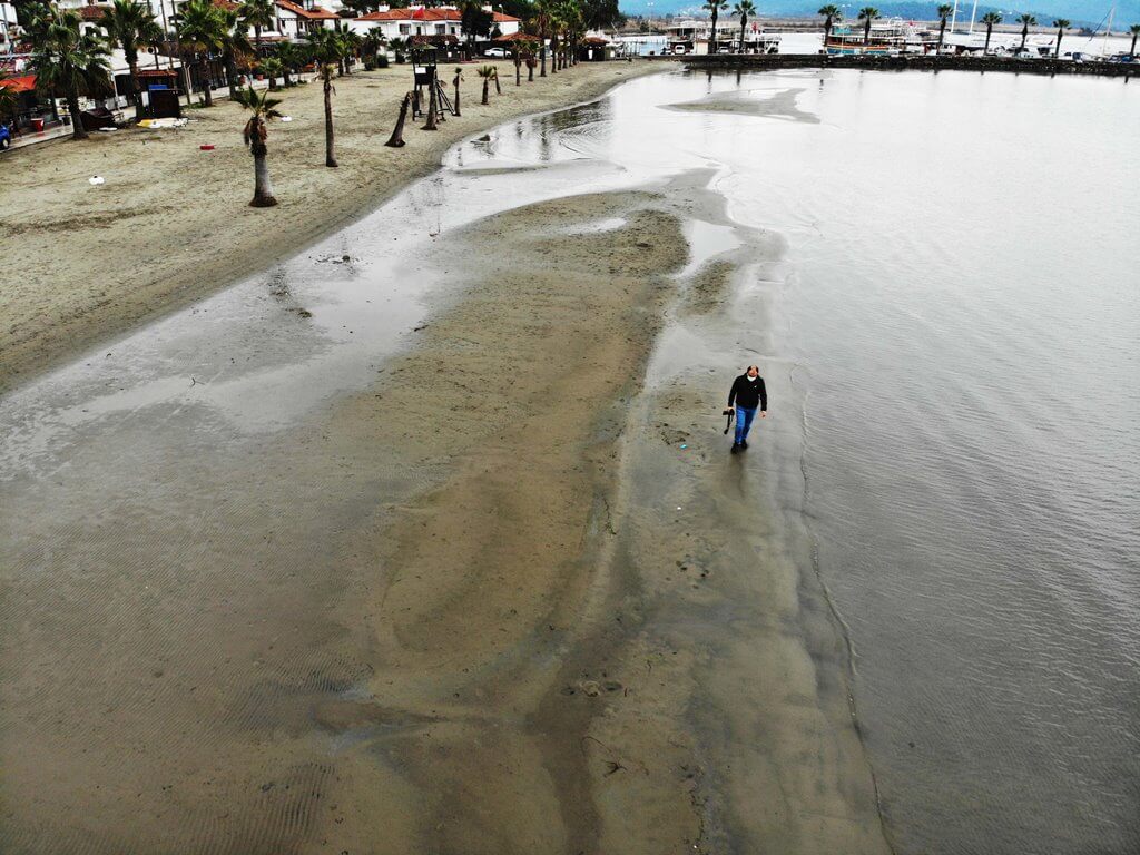 Muğla'da deniz suyu 40 metre çekildi