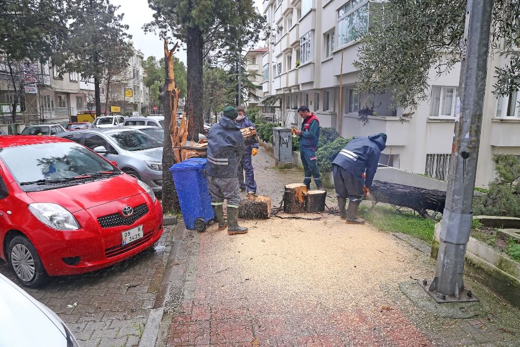 Muğla'da kuvvetli rüzgar ve sağanak etkili oluyor