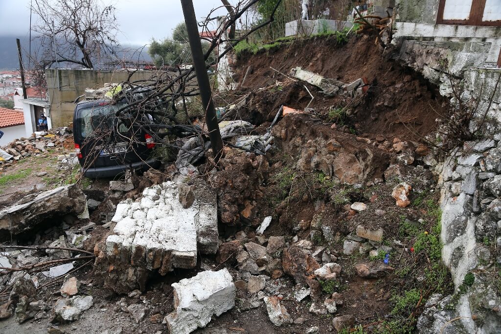 Muğla'da sağanak nedeniyle tarım arazileri su altında kaldı