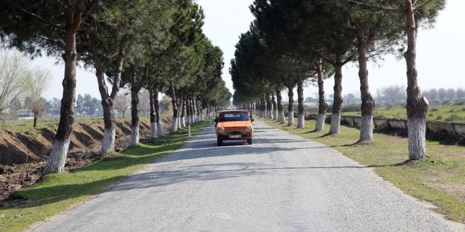 Aydınlı ailenin baba yadigarı "Anadol" yolları aşındırmayı sürdürüyor