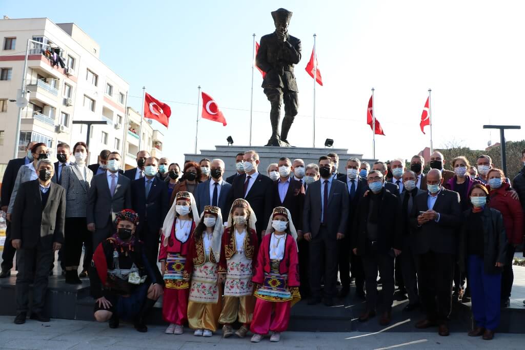 CHP Sözcüsü Faik Öztrak, Manisa'da Balkan göçmenleriyle buluştu