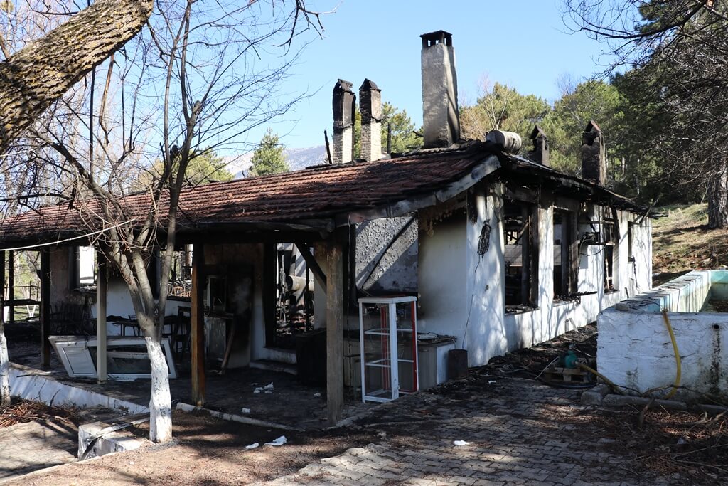 Denizli'de 3 kişinin hayatını kaybettiği restoran yangınına ilişkin iş yeri bekçisi gözaltına alındı