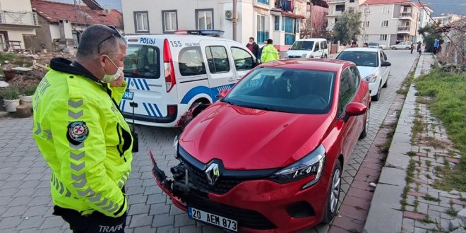 Denizli'de otomobille polisten kaçarken kaza yapan sürücü kovalamaca sonucu yakalandı