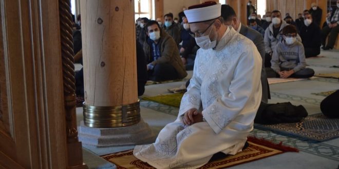 Diyanet İşleri Başkanı Erbaş, Afyonkarahisar Paşa Camisi'nde hutbe irat etti