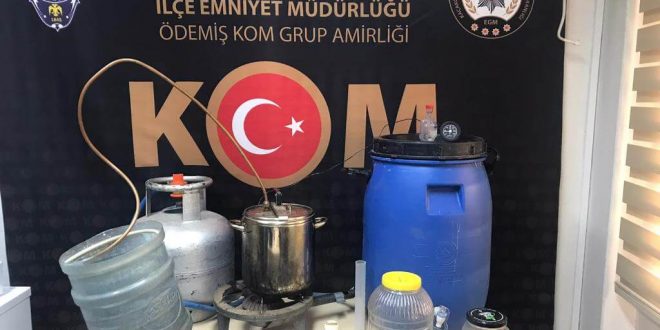 İzmir'de bir evde 50 litre sahte içki ele geçirildi