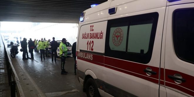 İzmir'de pikapla çarpışan motosikletteki 2 Yunus polisi yaralandı