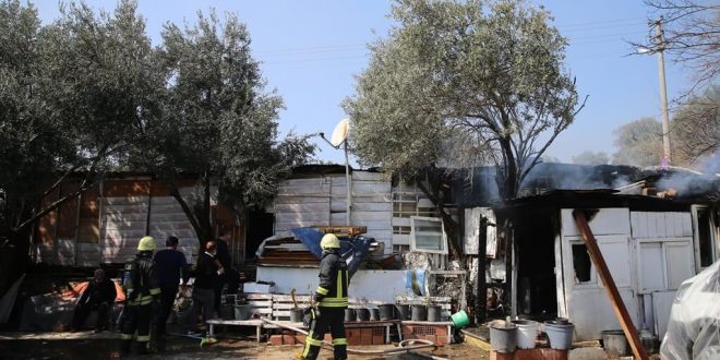 Muğla'da piknik tüpünü çakmakla kontrol eden kişi barakasında çıkan yangında yaralandı