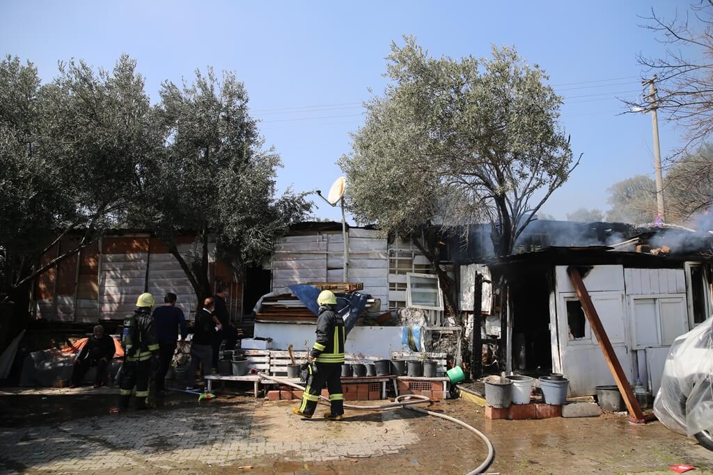 Muğla'da piknik tüpünü çakmakla kontrol eden kişi barakasında çıkan yangında yaralandı