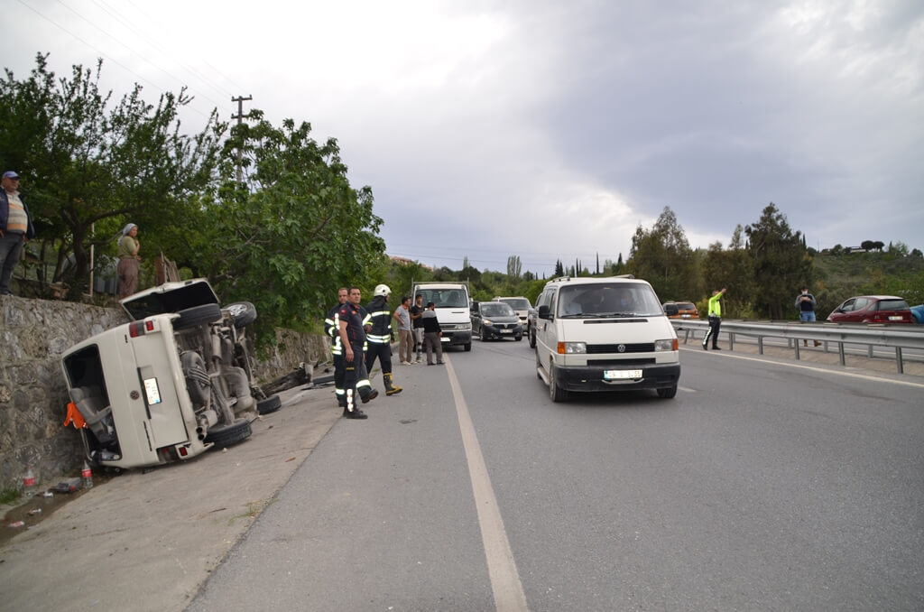 Aydın Trafik azasında 2 yaralı otomobil kamyonette çarptı