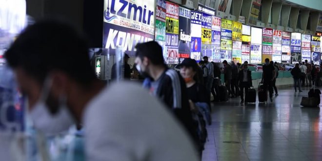 İzmir Otogarında Tam kapanma öncesi büyük yoğunluk oluştu