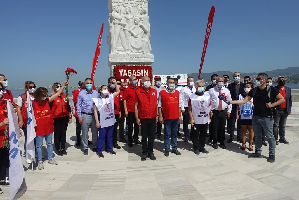 İzmir'de 1 Mayıs Emek ve Dayanışma Günü dolayısıyla basın açıklaması yapıldı