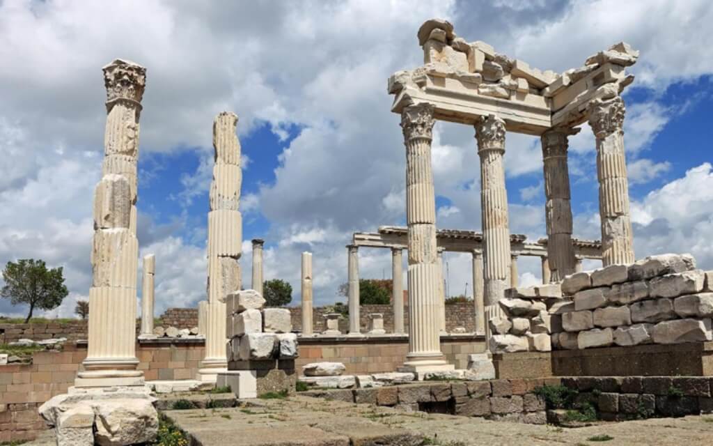 Bergama Antik Kenti'ndeki 1800 yıllık yaşam dünyaya tanıtıldı