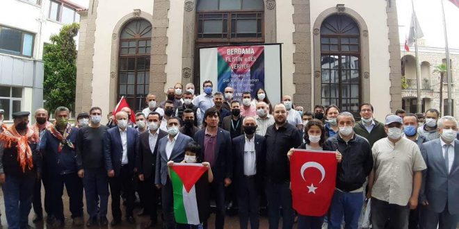 Bergama İlçesinde İsrail'in Filistin'e yönelik saldırıları protesto edildi