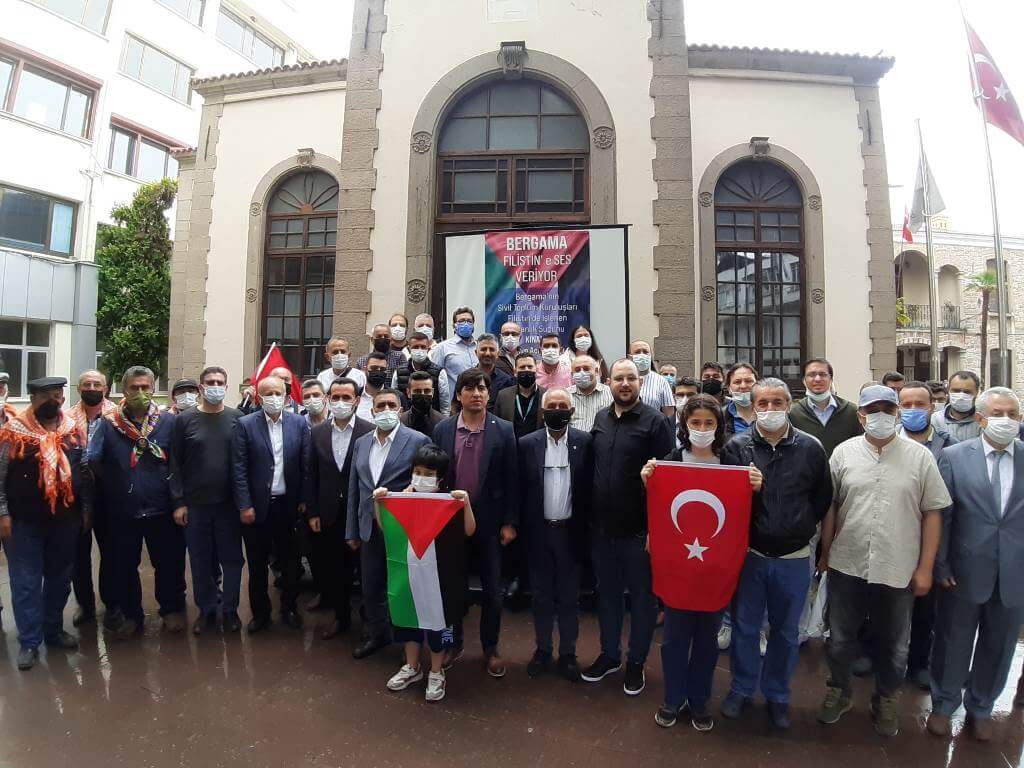 Bergama İlçesinde İsrail'in Filistin'e yönelik saldırıları protesto edildi