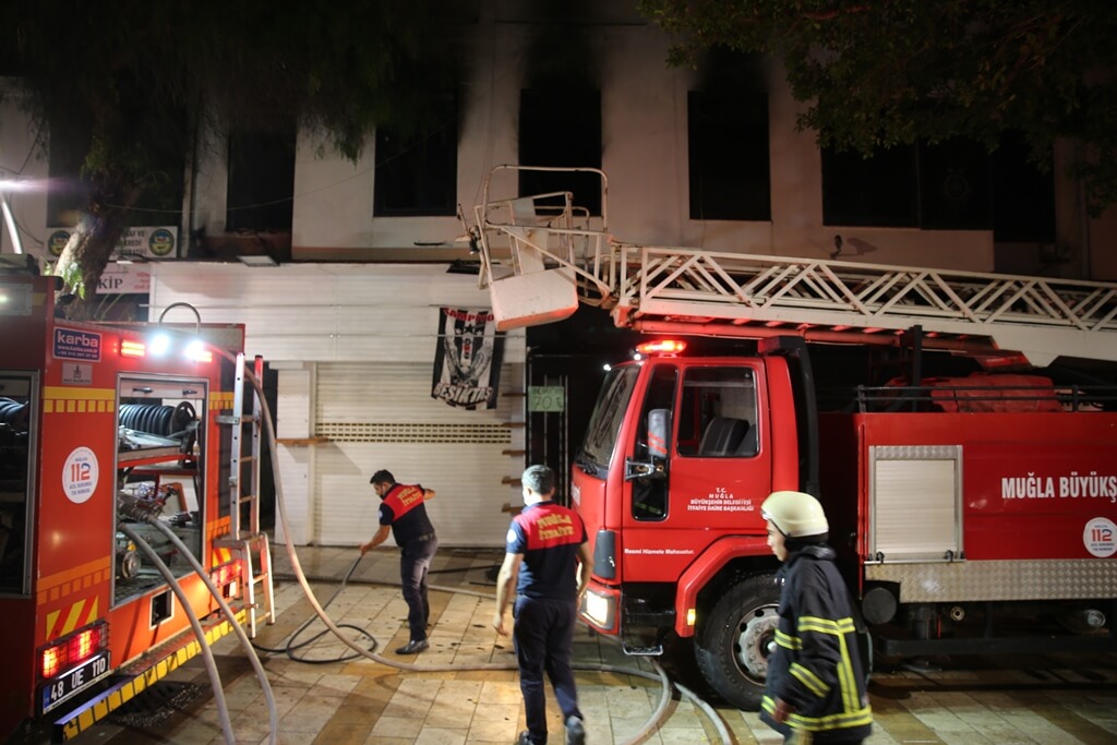 Bodrum’da dernek binasında çıkan yangın söndürüldü