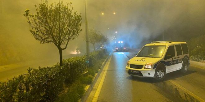 Bodrum'da eski milletvekili Süleyman Bölünmez'in kullandığı cipte çıkan yangın söndürüldü