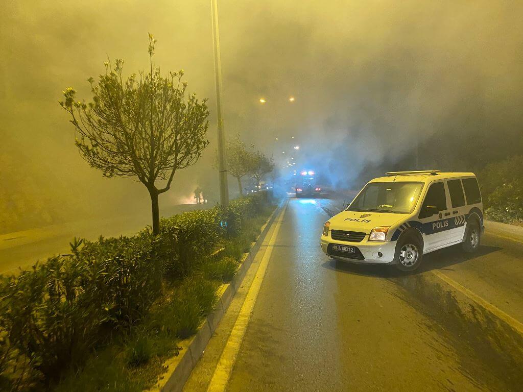 Bodrum'da eski milletvekili Süleyman Bölünmez'in kullandığı cipte çıkan yangın söndürüldü