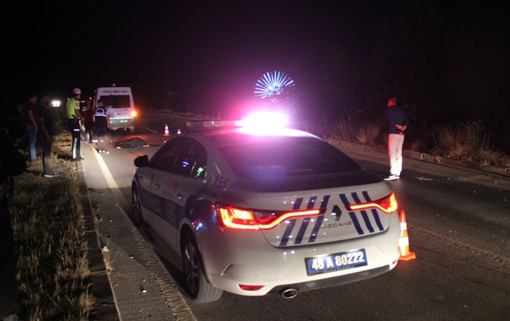 Bodrum'da motosiklet sürücüsü yayaya çarptı bilanço 1 ölü 1 yaralı