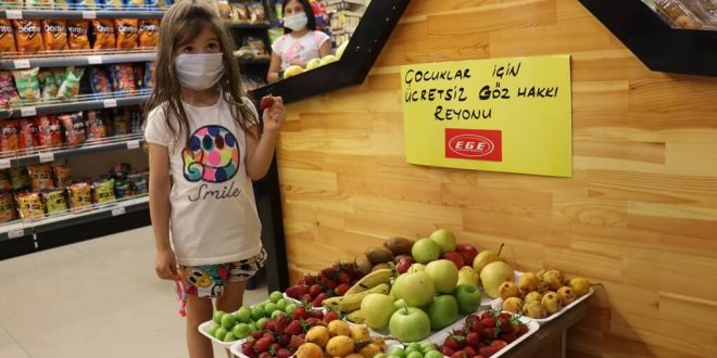 Denizli'de bir markette çocuklar için "göz hakkı reyonu" oluşturuldu