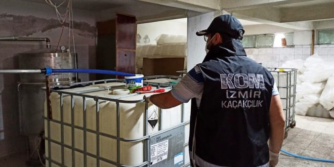 İzmir Bornova'da bir depoda 3 bin 500 litre etil alkol ele geçirildi