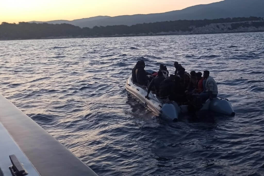 İzmir ilçelerinde toplamda deniz açıklarında 71 sığınmacı kurtarıldı