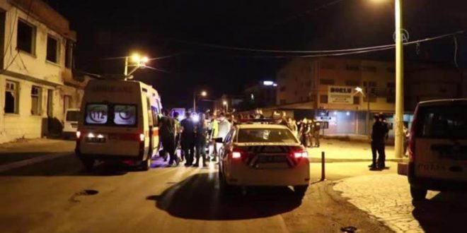 İzmir Konak ilçesinde polisin "dur" ihtarına uymayan alkollü sürücü kaza yaptı