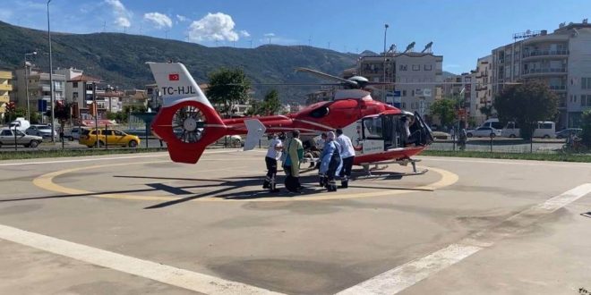 İzmir'de, ambulans helikopter kalp krizi geçiren hasta için havalandı