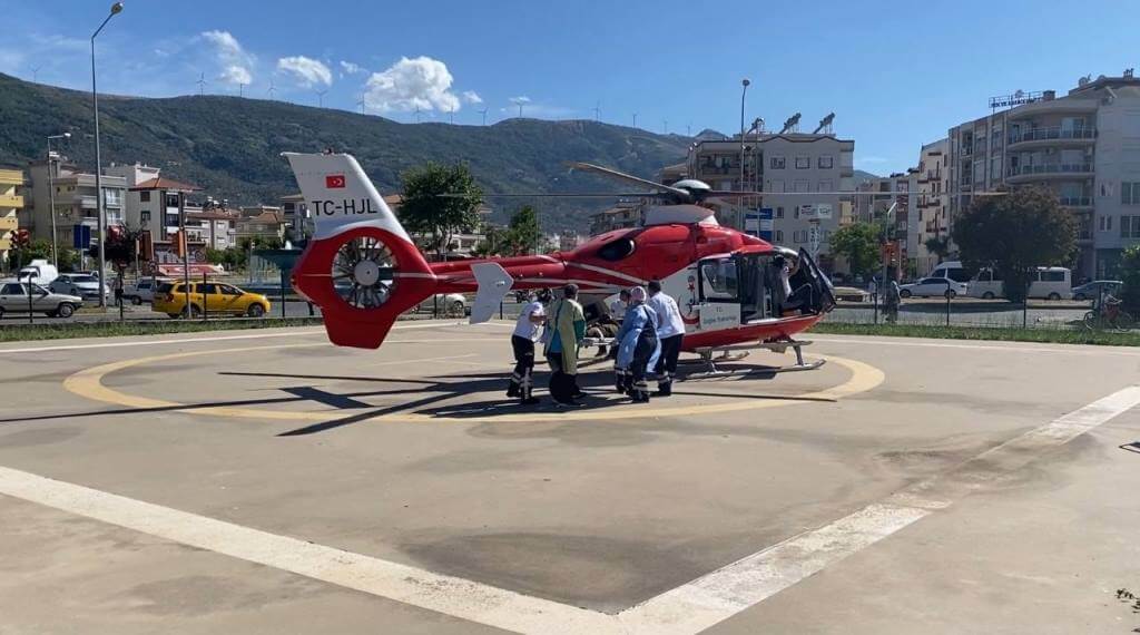 İzmir'de, ambulans helikopter kalp krizi geçiren hasta için havalandı