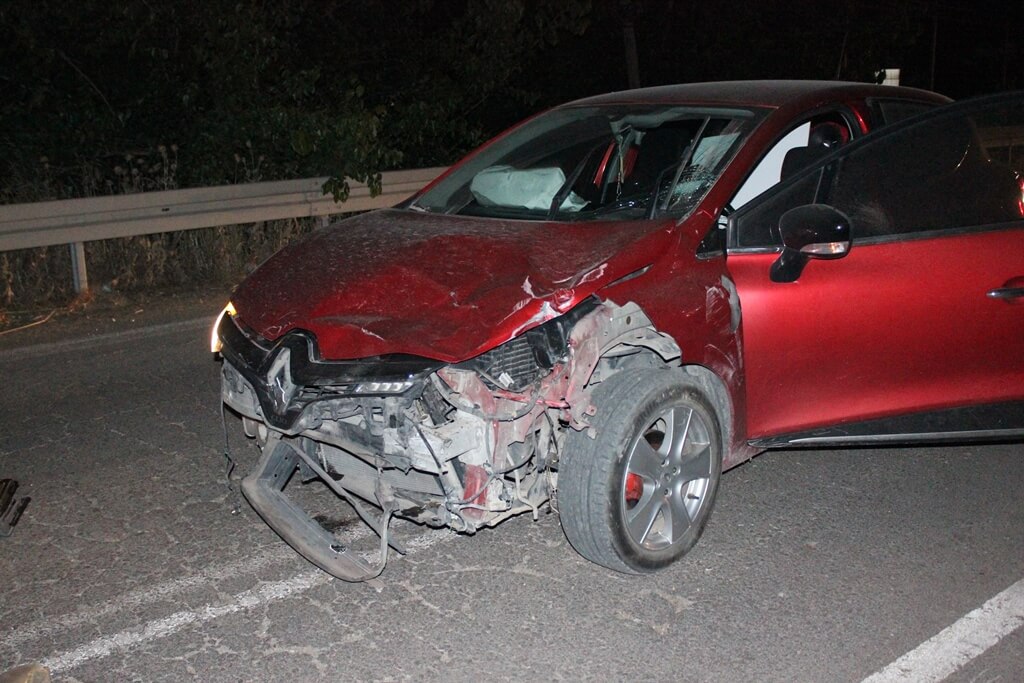 İzmir'de otomobille motosikletin çarpışması sonucu 1 kişi yaralandı