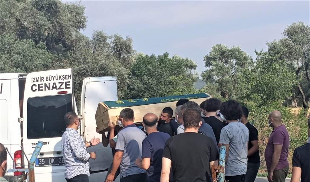 İzmir'deki silahlı saldırı olayında yaralanan kişi tedavi gördüğü hastanede yaşamını yitirdi