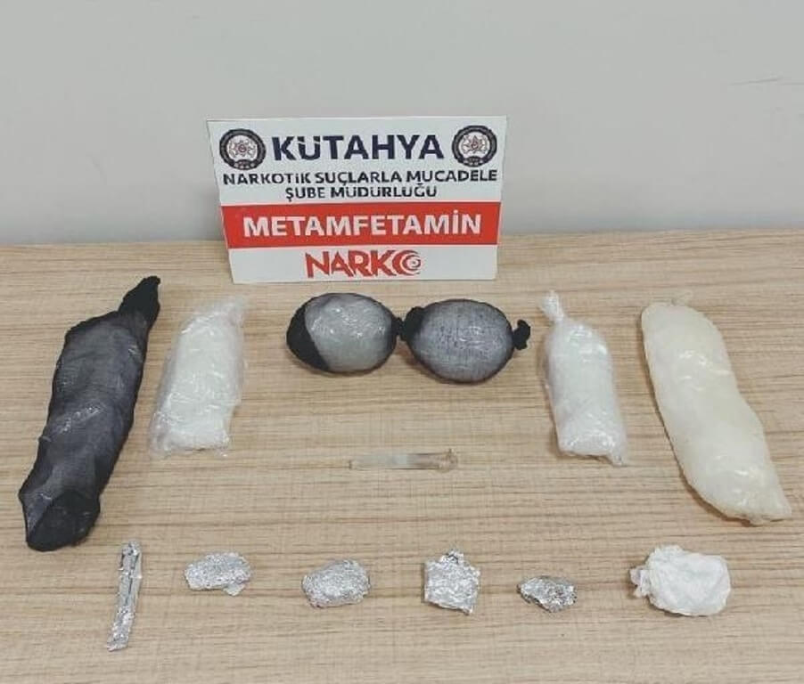 Kütahya'da yabancı uyruklu kadın, beline sardığı uyuşturucuyla yakalandı