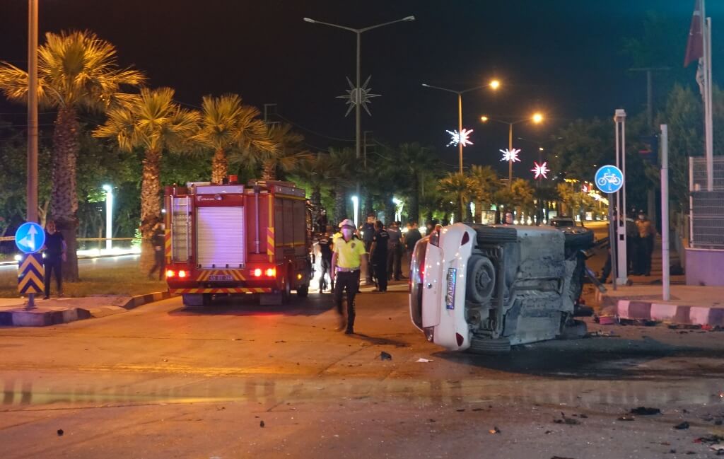 Manisa'da iki otomobilin çarpışması sonucu 1 kişi öldü, 2 kişi yaralandı