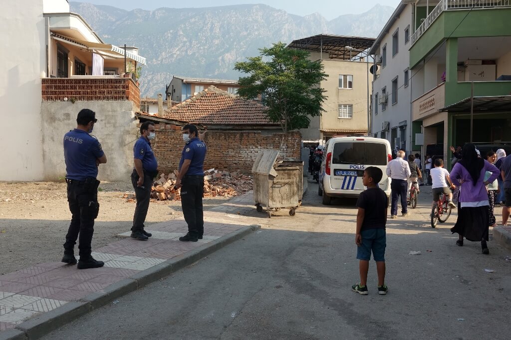 Manisa'da silahlı "moloz dökme kavgasında" iki şüpheli gözaltına alındı