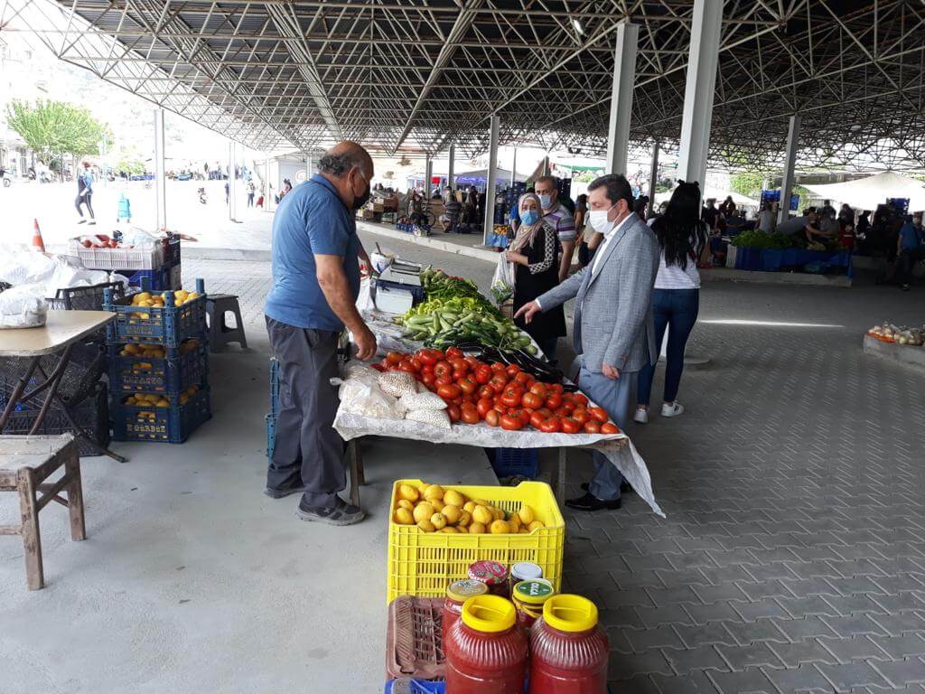 Muğla Valisi Orhan Tavlı, "tam kapanma" sürecinde Muğla'da kurulan pazar yerlerini gezdi