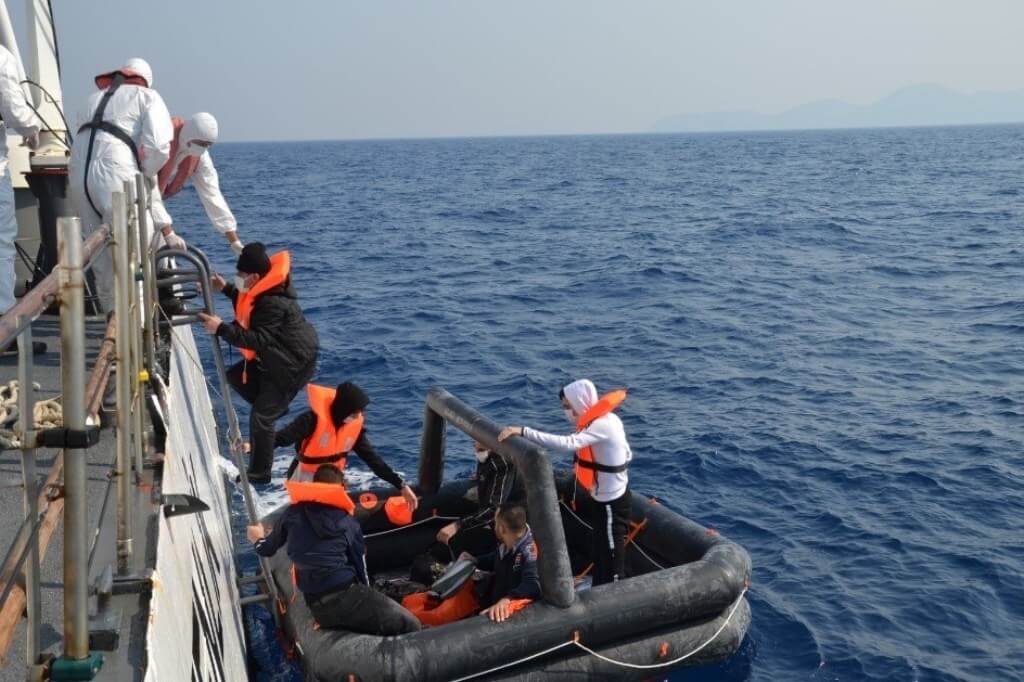 Muğla'nın Datça ilçesi açıklarında 10 düzensiz göçmen kurtarıldı