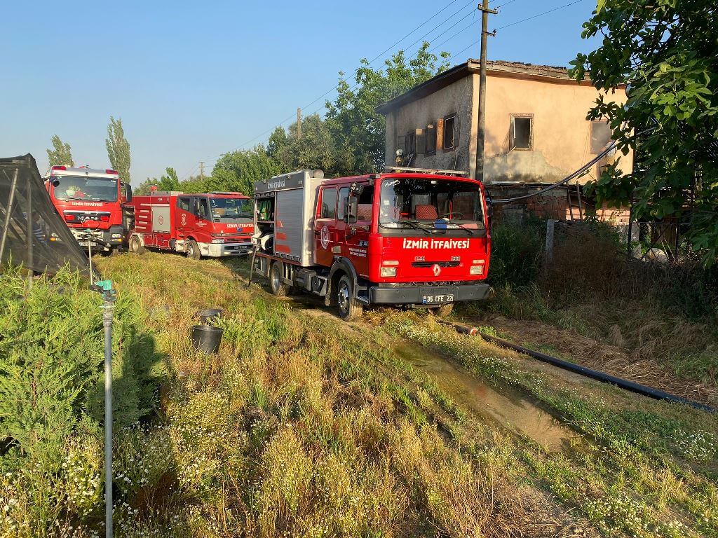 Ödemiş ilçesinde müstakil evde çıkan yangın söndürüldü