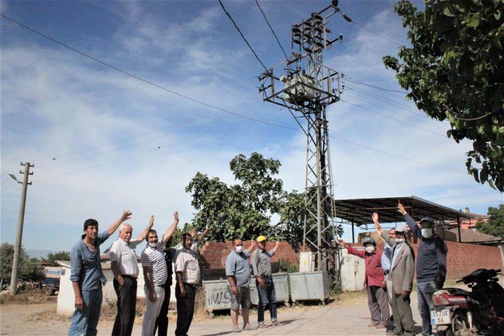 Ödemiş'teki Küçükavulcuk Mahallesi sakinleri elektrik trafosunun yenilenmesini istedi