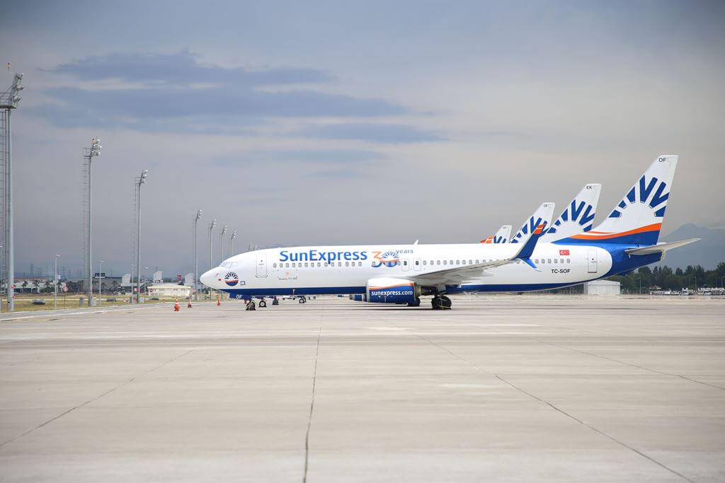 SunExpress, zorunlu seyahatlerde İzmir halkının yanında