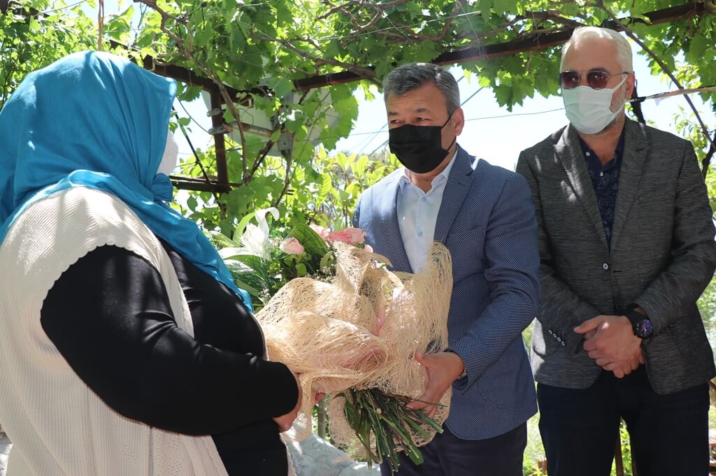 Tarım ve Orman İzmir İl Müdürü Özen, Anneler Günü'nde ziyaretlerde bulundu