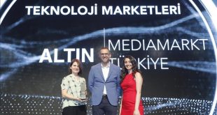 Abdi İbrahim'e "Social Media Awards"tan altın ödül