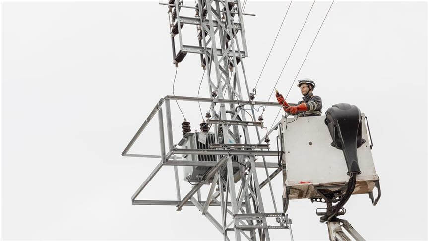 AYEDAŞ, bakım çalışmalarıyla elektrik dağıtım şebekesini yaz mevsimine hazırladı