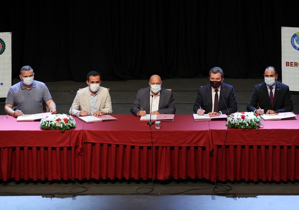 Bergama Belediyesi ile Hizmet-İş Sendikası arasında Toplu İş Sözleşmesi imzalandı