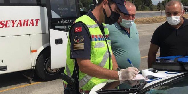 Denizli İl Jandarma Komutanlığının sivil ekipleri, trafiği denetledi