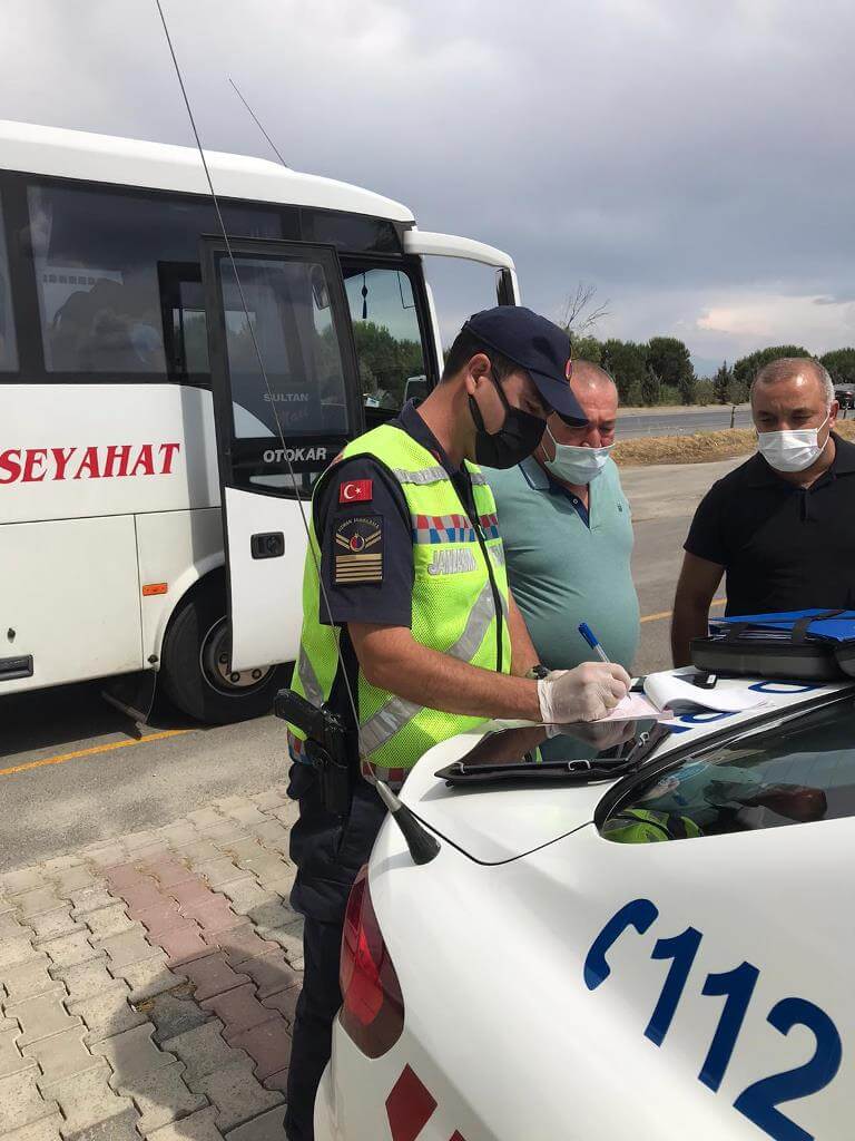 Denizli İl Jandarma Komutanlığının sivil ekipleri, trafiği denetledi