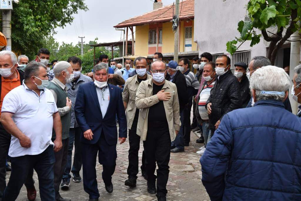 Denizli Valisi Atik, mahallelinin kapatılmasını istediği taş ocağında incelemelerde bulundu